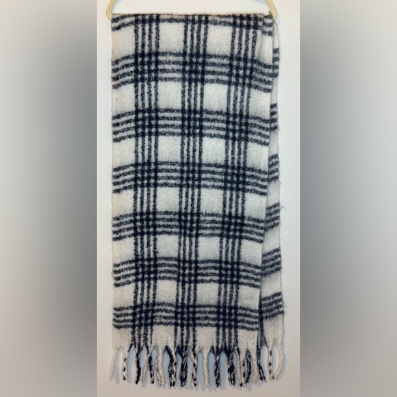 NEW Express Chunky Thick Scarf Oversized with Fringe Detail One size - Picture 7 of 10